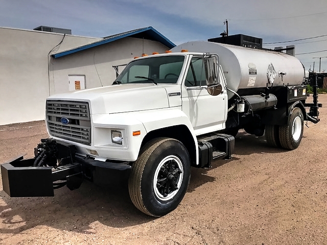 1995 Ford F Series with 1,500 Gallon Etnyre Distributor/ Spreader