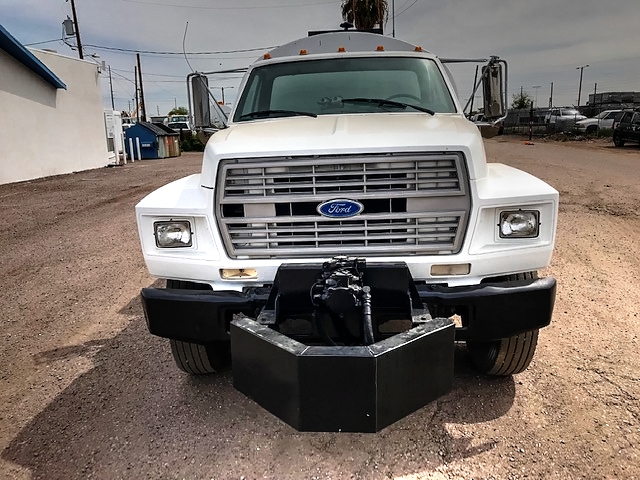 1995 Ford F Series with 1,500 Gallon Etnyre Distributor/ Spreader