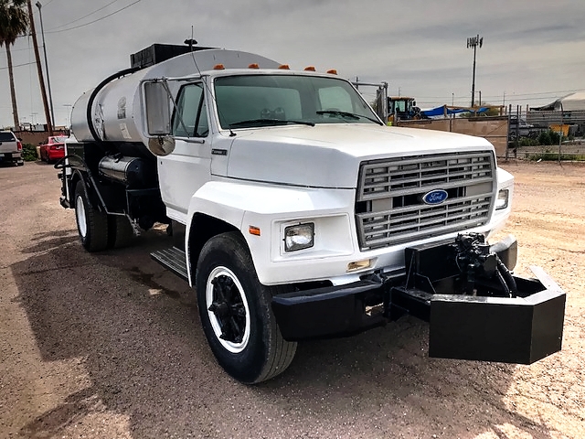 1995 Ford F Series with 1,500 Gallon Etnyre Distributor/ Spreader