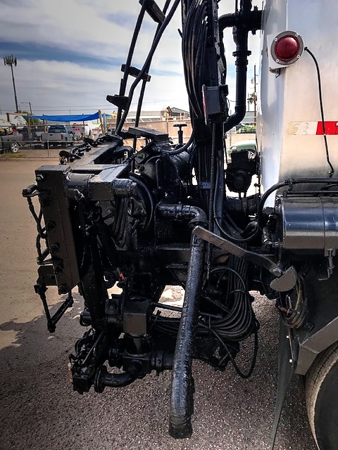 1995 International 2574 with BC-501 2,100 Gallon Bearcat Spreader Unit Asphalt Distributor Truck