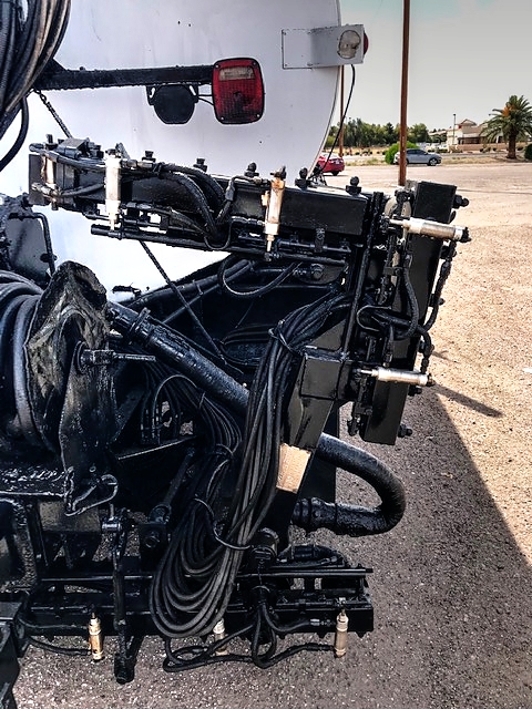 1995 International 2574 with BC-501 2,100 Gallon Bearcat Spreader Unit Asphalt Distributor Truck