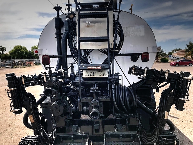 1995 International 2574 with BC-501 2,100 Gallon Bearcat Spreader Unit Asphalt Distributor Truck