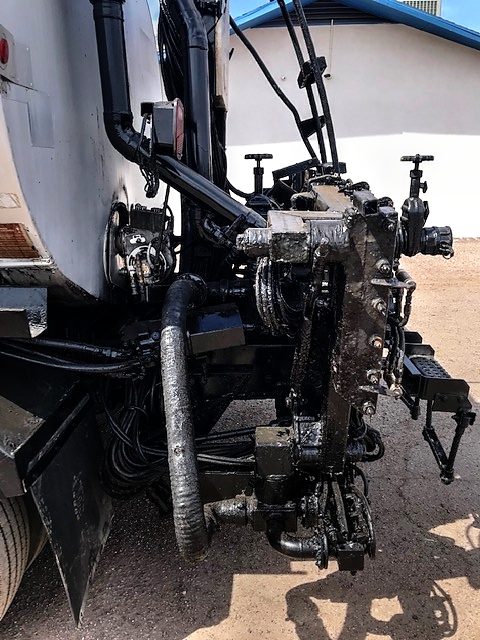 1995 International 2574 with BC-501 2,100 Gallon Bearcat Spreader Unit Asphalt Distributor Truck