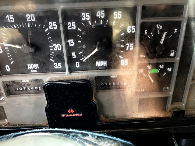 1995 International 2574 with BC-501 2,100 Gallon Bearcat Spreader Unit Asphalt Distributor Truck