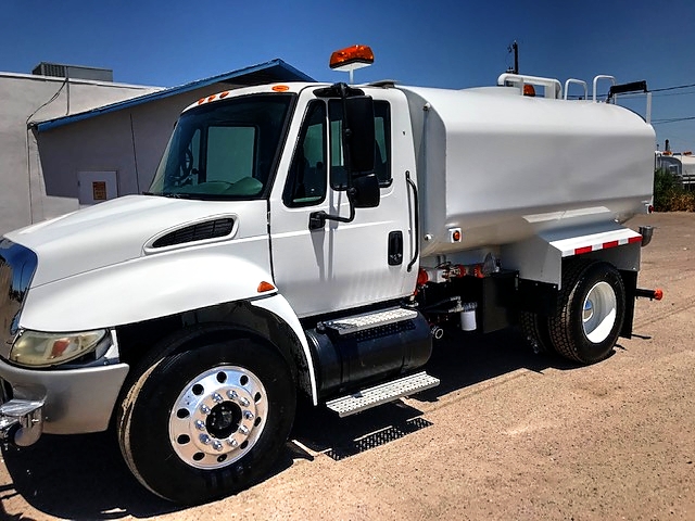 2005 International Model 4400 4x2 With New Maverick 2,500 Gallon Water System