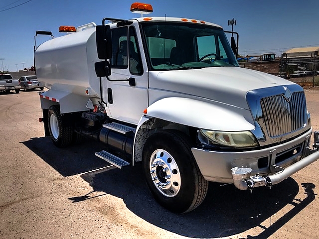 2005 International Model 4400 4x2 With New Maverick 2,500 Gallon Water System