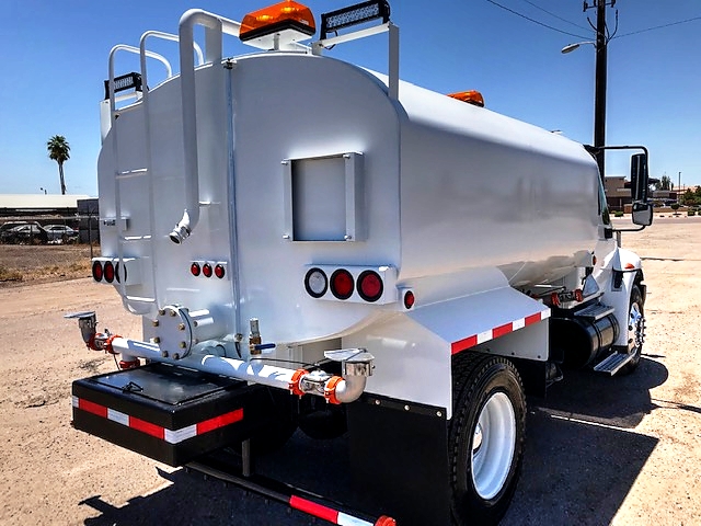 2005 International Model 4400 4x2 With New Maverick 2,500 Gallon Water System