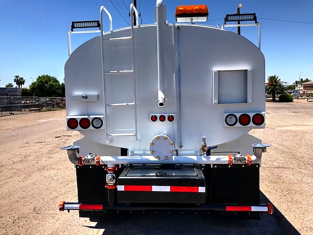 2005 International Model 4400 4x2 With New Maverick 2,500 Gallon Water System