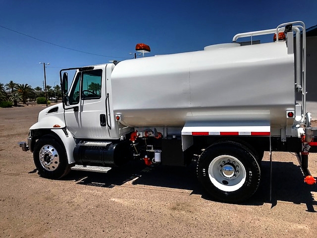 2005 International Model 4400 4x2 With New Maverick 2,500 Gallon Water System