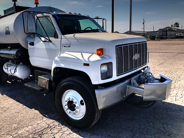 1996 Chevrolet/ GMC Kodiak with 2000 Gal Etnyre Distributor/ Spreader