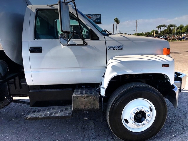 1996 Chevrolet/ GMC Kodiak with 2000 Gal Etnyre Distributor/ Spreader