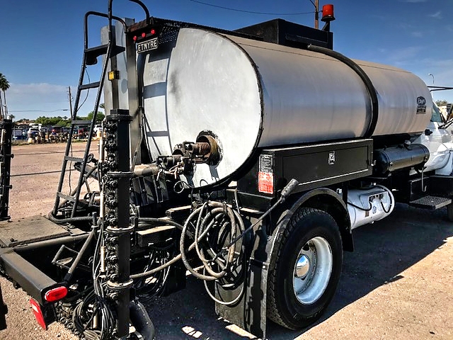 1996 Chevrolet/ GMC Kodiak with 2000 Gal Etnyre Distributor/ Spreader