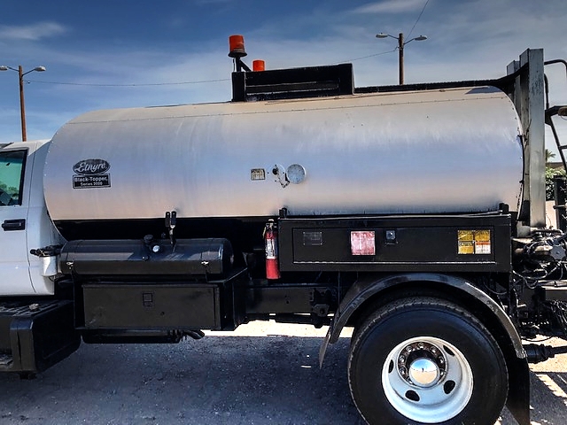 1996 Chevrolet/ GMC Kodiak with 2000 Gal Etnyre Distributor/ Spreader