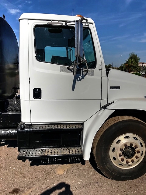 2001 Freightliner FL-80 with 2,000 Gallon Rosco Distributor