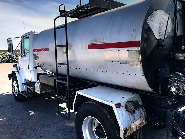 2001 Freightliner FL-80 with 2,000 Gallon Rosco Distributor