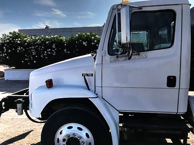 2001 Freightliner FL-80 with 2,000 Gallon Rosco Distributor