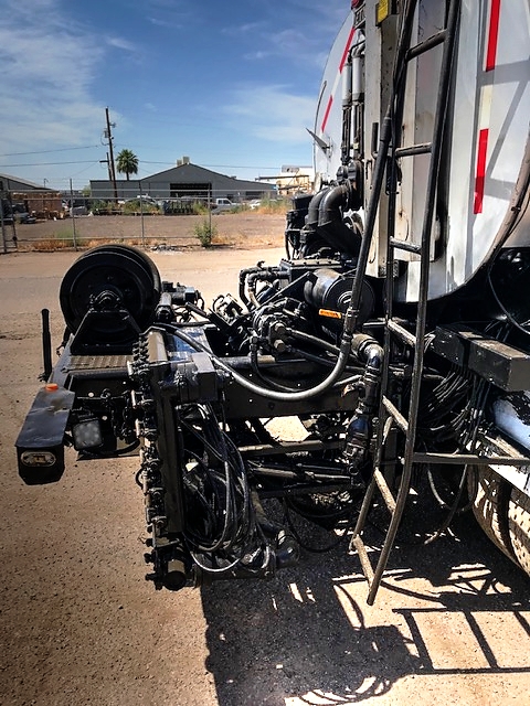 1989 International 2574 with Etnyre 3,200 Gallon Asphalt Distributor