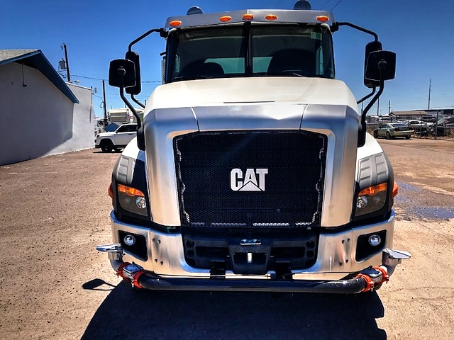 2014 CAT CT660 with New Maverick 4000 Gallon Water System