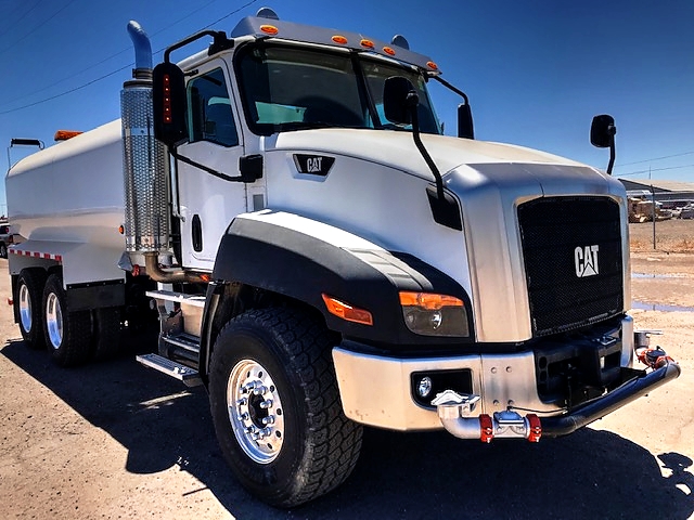 2014 CAT CT660 with New Maverick 4000 Gallon Water System