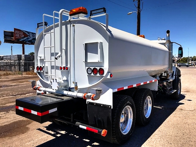 2014 CAT CT660 with New Maverick 4000 Gallon Water System