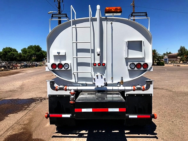 2014 CAT CT660 with New Maverick 4000 Gallon Water System