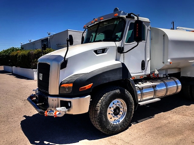 2014 CAT CT660 with New Maverick 4000 Gallon Water System