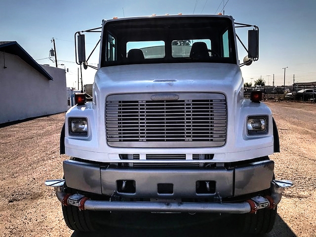 2001 Freightliner FL-80 with New Maverick 4000 Gallon Water System