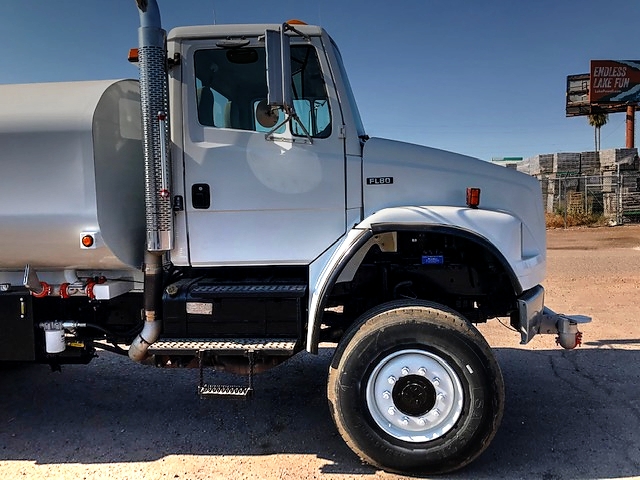 2001 Freightliner FL-80 with New Maverick 4000 Gallon Water System