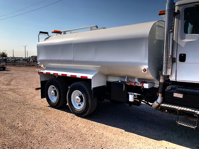 2001 Freightliner FL-80 with New Maverick 4000 Gallon Water System