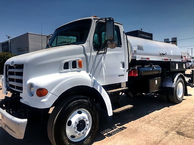 1999  Sterling  L7501 with Etnyre 1500 Gallon Centennial Distributor