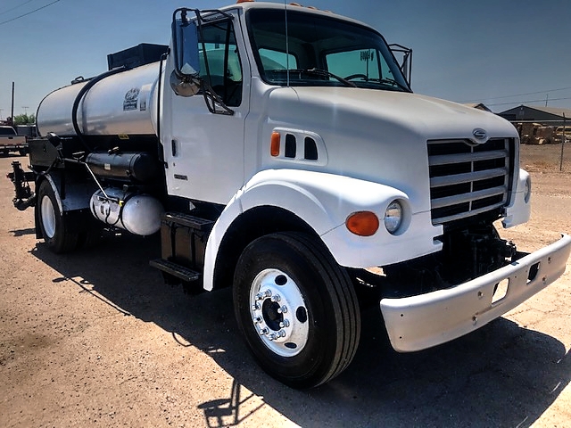 1999  Sterling  L7501 with Etnyre 1500 Gallon Centennial Distributor