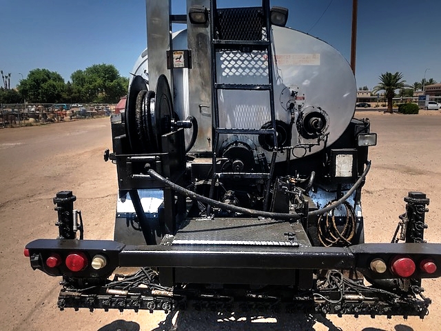 1999  Sterling  L7501 with Etnyre 1500 Gallon Centennial Distributor