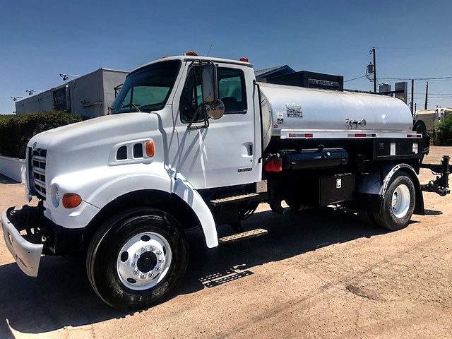 1999  Sterling  L7501 with Etnyre 1500 Gallon Centennial Distributor