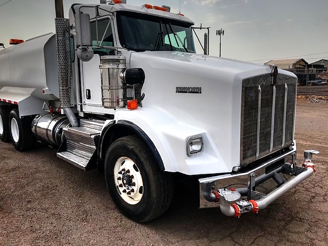 2012 Kenworth T-800 Wide Hood Heavy Spec with New Maverick 4,000 Gallon Water System