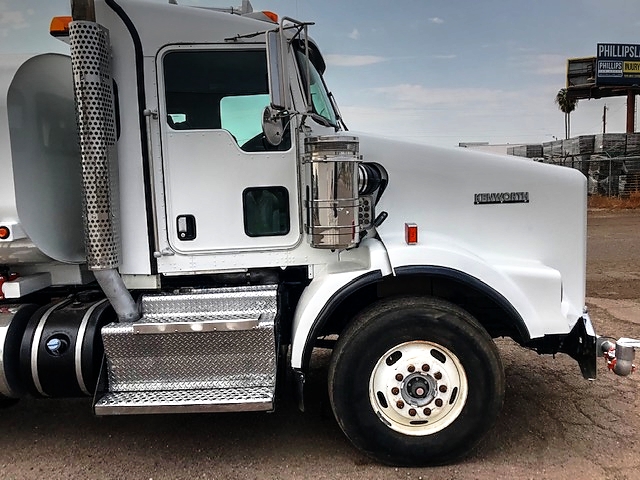 2012 Kenworth T-800 Wide Hood Heavy Spec with New Maverick 4,000 Gallon Water System