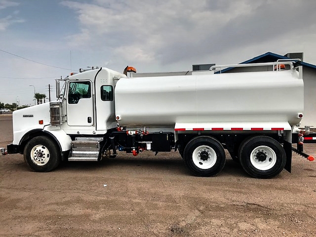 2012 Kenworth T-800 Wide Hood Heavy Spec with New Maverick 4,000 Gallon Water System