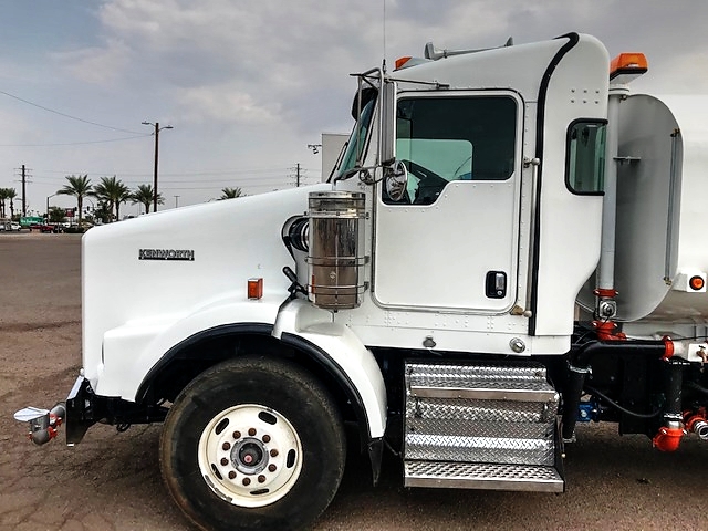 2012 Kenworth T-800 Wide Hood Heavy Spec with New Maverick 4,000 Gallon Water System