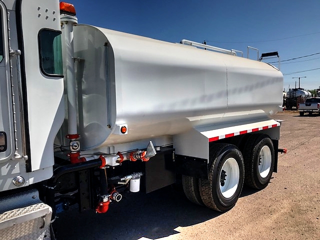 2012 Kenworth T-800 Wide Hood Heavy Spec with New Maverick 4,000 Gallon Water System