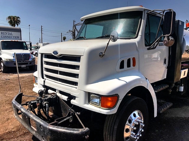 1998 Ford Louisville with 1,300 Gallon Bearcat CRC Computerized Spreader Unit Asphalt Distributor Truc