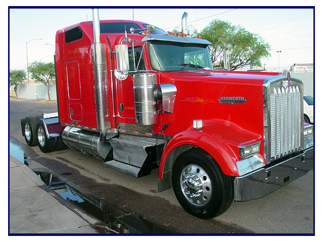 2003 Kenworth W-900 L with 72 Inch Aerodyne Sleeper