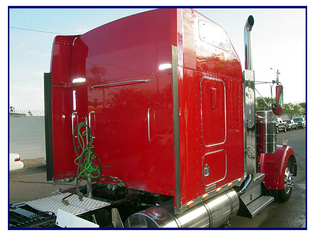 2003 Kenworth W-900 L with 72 Inch Aerodyne Sleeper