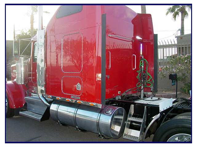 2003 Kenworth W-900 L with 72 Inch Aerodyne Sleeper