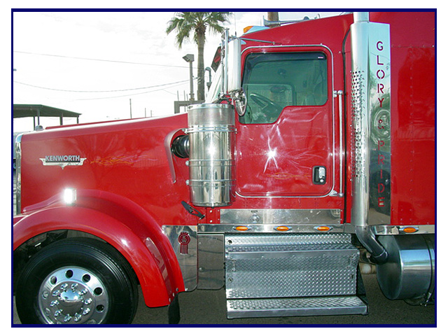 2003 Kenworth W-900 L with 72 Inch Aerodyne Sleeper